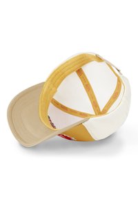 Casquette jaune avec une visière beige, des détails brodés, un dos en mesh blanc et une sangle réglable. L'intérieur présente un doublure douce et un ruban de marque.