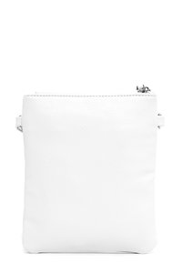 Borsa in pelle bianca con una texture liscia, dotata di una chiusura con zip superiore e una piccola tracolla laterale. Design rettangolare minimalista.