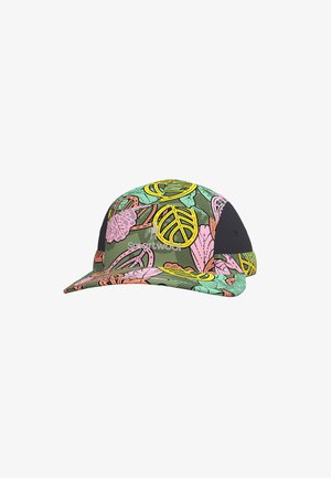 Gorra verde con un vibrante patrón de hojas en rosa y amarillo. Paneles laterales negros y una visera plana completan el diseño.
