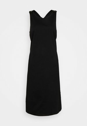 Robe noire sans manches avec un décolleté en V et des détails de boutons aux épaules. Fabriquée dans un tissu lisse, elle présente une coupe légèrement ample et arrive au genou.