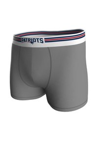 Boxer grigi con una cintura elastica bianca con strisce rosse e blu e la scritta "PATRIOTS". Tessuto liscio ed elasticizzato, design aderente.