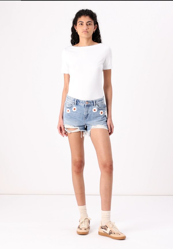 ONLPACY  - Denim shorts3