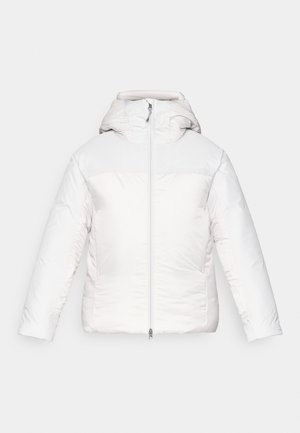 Jachetă albă din puf, cu glugă, având închidere frontală cu fermoar și textură netedă. Umplutură ușoară și design minimalist, fără modele.