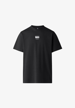 Camiseta negra de manga corta con texto y logo blancos "The North Face 1966" centrados en el pecho.