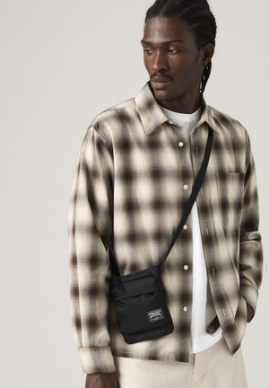 Levi's®, MISSION BAY, czarny