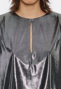 Bimba Y Lola HOMBRERAS  - Camiseta estampada - plata