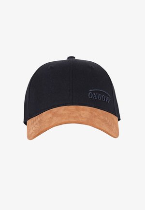 Casquette de baseball noire avec une visière incurvée en daim beige et un logo brodé "OXBOW" sur le panneau avant droit.