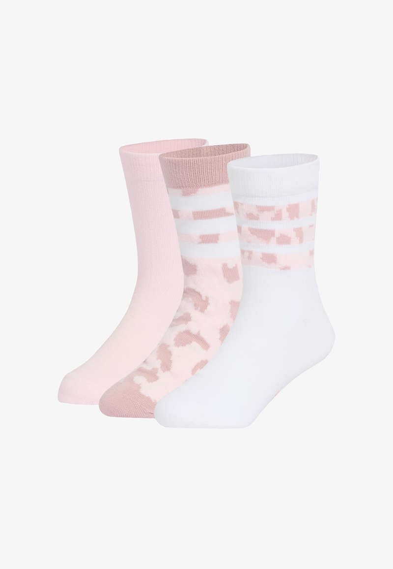 Ensemble de trois chaussettes mi-mollet en rose uni, motif léopard rose et blanc, et blanc avec des rayures à imprimé léopard rose en haut.
