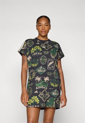 adidas Sportswear FARM DRESS - Robe en jersey - black/amazon green/preloved lime