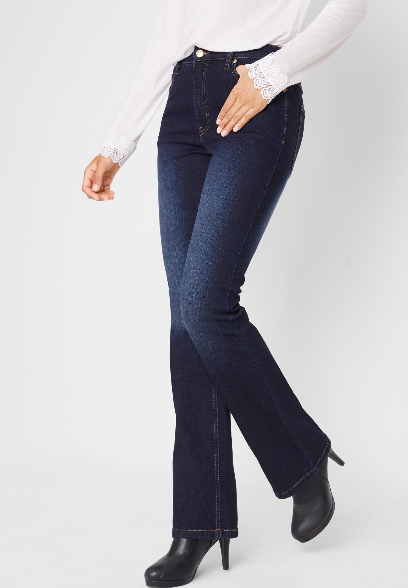 bonprix Jeans bootcut - schwarz/blu scuro - Zalando.it