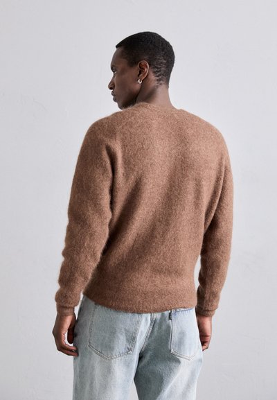 Filippa K FLUFFY HAMMER SLEEVE - Džemper - mocha