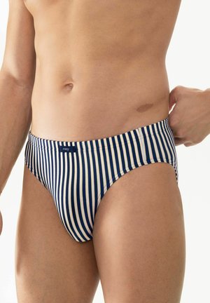 Herren-Schwimmslips in marineblauen und cremefarbenen vertikalen Streifen, aus einem weichen Stoff mit glatter Textur und einem Logotag am Bund.