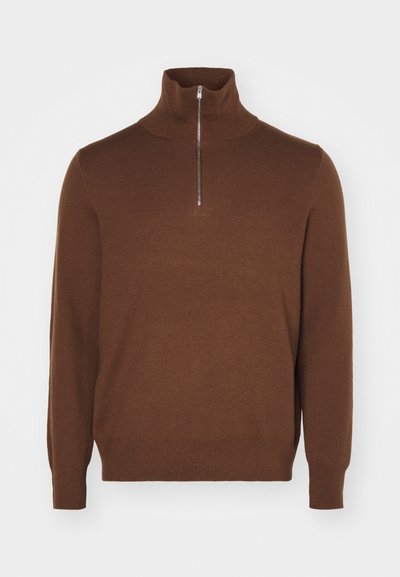 Pull à col haut zippé de couleur marron, fabriqué en tissu tricoté doux. Manches longues et design ajusté. Surface simple et texturée sans motifs.