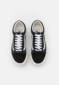 Vans OLD SKOOL STACKED - Zapatillas - black/blanc