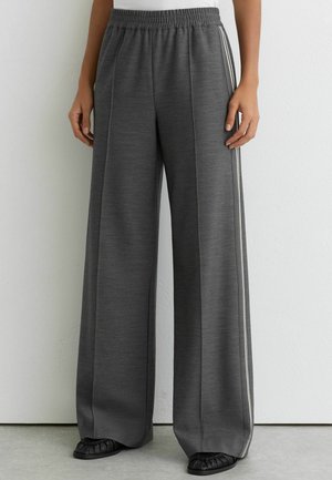REGULAR FIT - MARLOW  SIDE-STRIPE WIDE-LEG - Pantaloni de trening - grey