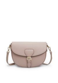 Borsa a tracolla rotonda realizzata in morbida pelle rosa, dotata di chiusura a pattina, accessori in oro e dettaglio decorativo a fibbia.