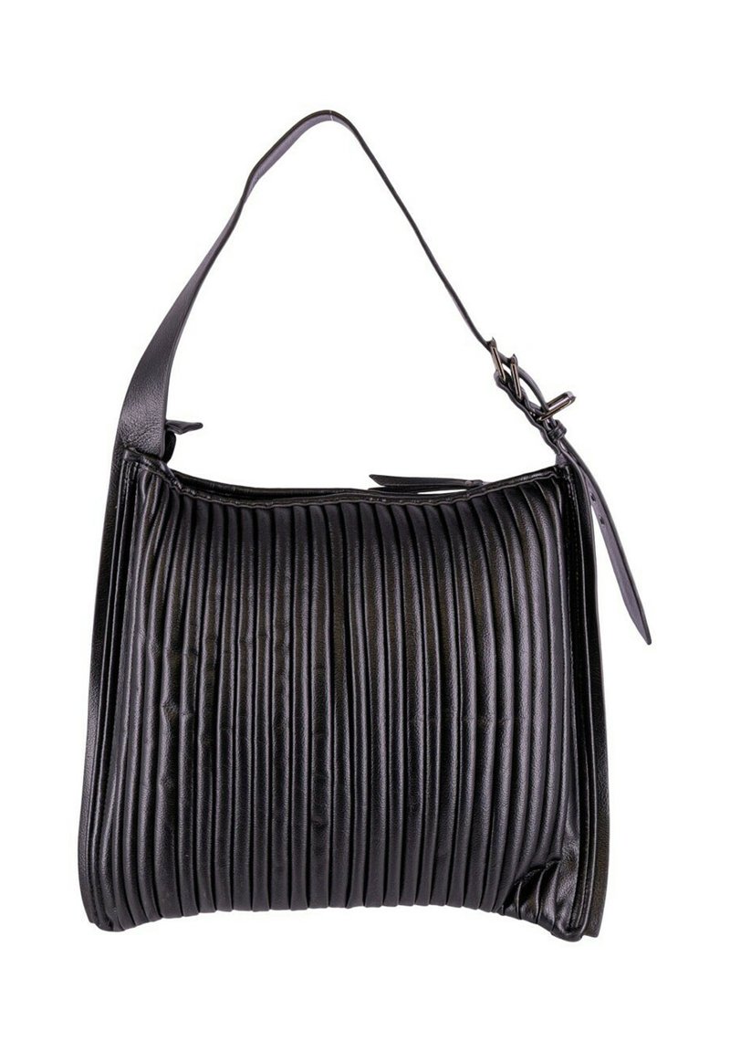 Borsa in pelle nera con pieghe orizzontali, una singola tracolla regolabile e chiusura con zip nella parte superiore. Texture liscia e forma strutturata.
