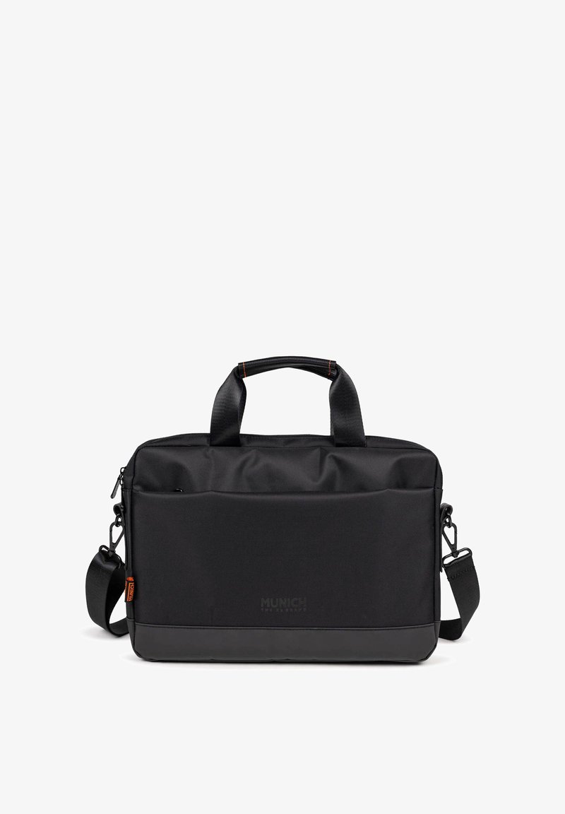 Sac à dos noir pour ordinateur portable en tissu durable, avec deux poignées supérieures, une bandoulière détachable et une poche avant. Détail de logo subtil.