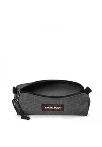 Graues Federmäppchen aus strapazierfähigem Stoff, mit einem Reißverschluss und einem auffälligen Eastpak-Logo-Patch. Kompakte rechteckige Form.