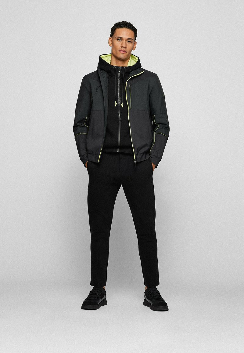 Herren Trainingsanzüge | BOSS J_AMERIGO AJ Trainingsjacke black one/schwarz - QY51948 Herren Trainingsanzüge | BOSS J_AMERIGO AJ Trainingsjacke black one/schwarz - QY51948
