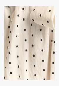 Valitud, cream based spot