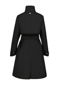 Zwarte trenchcoat met hoge kraag, ceintuur in de taille, lange mouwen en knoopmanchetten. Gemaakt van een gladde, waterafstotende stof.