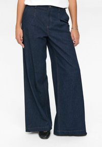 NUBELIS LONG  - Laisvo kirpimo džinsai - dark blue denim