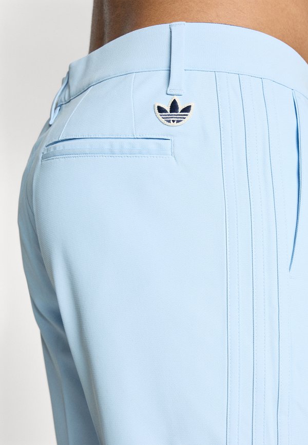 F PLEAT  - Sports shorts - clear sky3