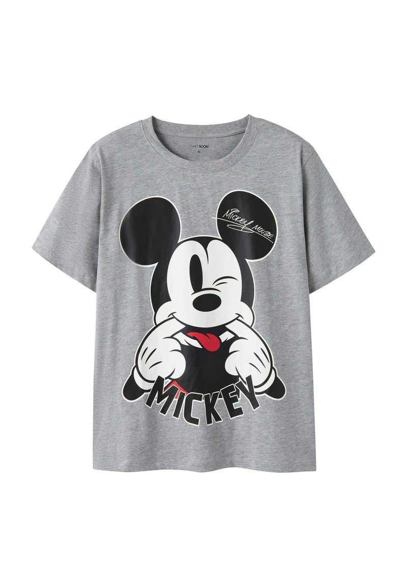 Siva majica s kratkimi rokavi z velikim grafičnim prikazom Mickey Mouse v črno-beli barvi, z rdečim jezikom in napisom "Mickey Mouse" spodaj.