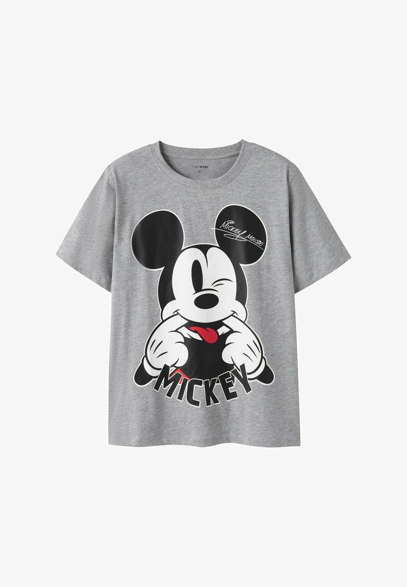 Siva majica s kratkimi rokavi z velikim grafičnim prikazom Mickey Mouse v črno-beli barvi, z rdečim jezikom in napisom "Mickey Mouse" spodaj.