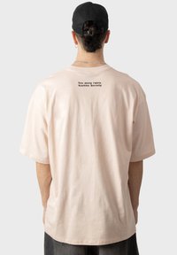 Kaotiko TOO MANY RULES SOCIETY - Triko s potiskem - baby pink