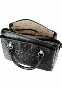 Borsa a tracolla in pelle nera con texture trapuntata, hardware in argento, doppi manici e chiusura a zip. L'interno presenta una fodera beige chiaro e scomparti.