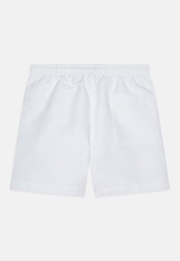 Shorts bianchi con vita elasticizzata, due cuciture laterali e una tasca applicata sul retro. Tessuto liscio con un taglio regolare.