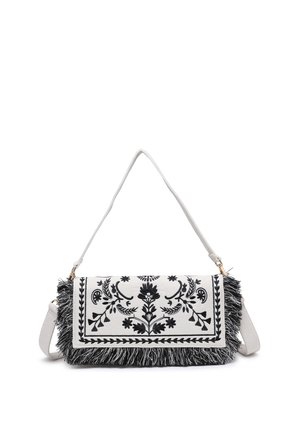 Borsa rettangolare bianca con ricamo floreale nero e bordatura con frange nere, con tracolla e manico superiore.