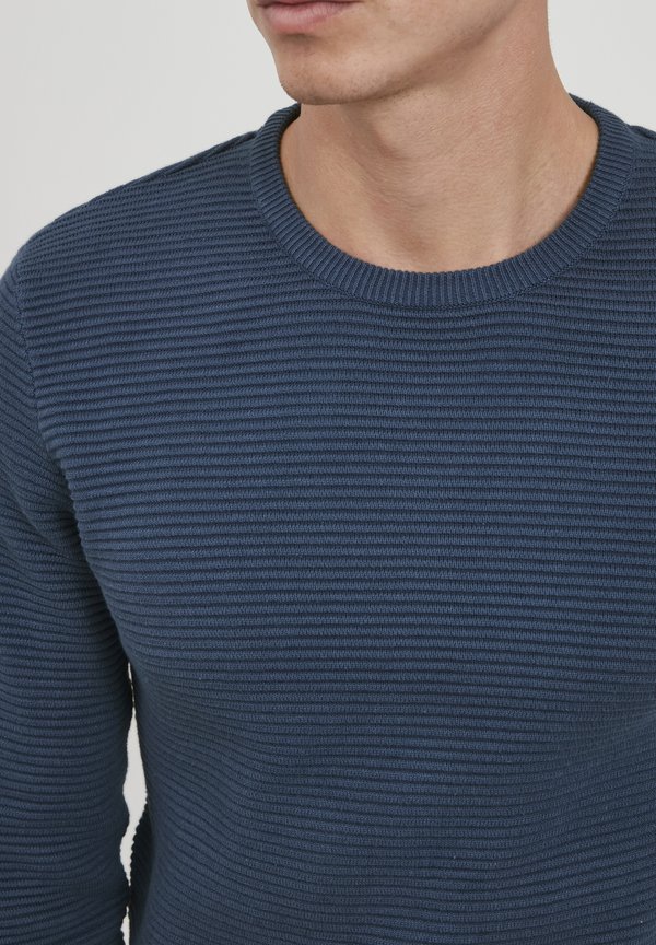 SDNicholas - Jumper4