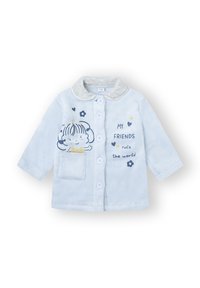 Chaqueta de forro polar azul claro con un suave cuello gris claro, que cuenta con un bolsillo frontal, botones y gráficos y texto aptos para niños.