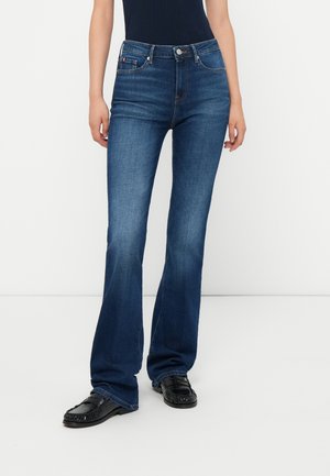 - Jeansy Bootcut