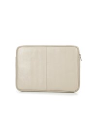 Custodia per laptop in pelle beige con una texture liscia, forma rettangolare e dettagli di cucitura sottili. Presenta una chiusura con zip su un lato.