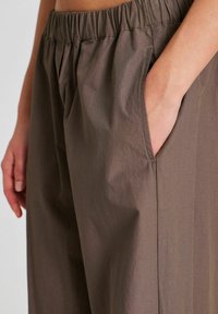 GAI+LISVA Thilde poplin - Pantaloni - bungee cord