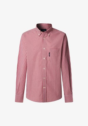 Camicia button-up a maniche lunghe a quadretti rossi e bianchi, con colletto button-down e taschino sul petto con etichetta nera.