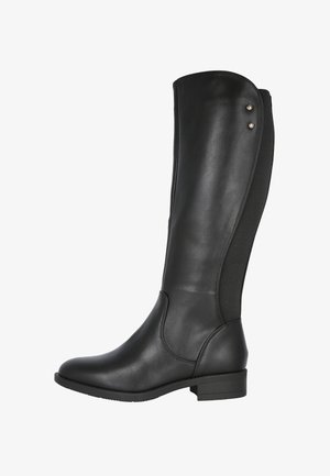 Bota alta de cuero negro con tacón bajo, puntera redondeada y panel elástico en la parte trasera para un ajuste ceñido, con dos tachuelas metálicas cerca de la parte superior.