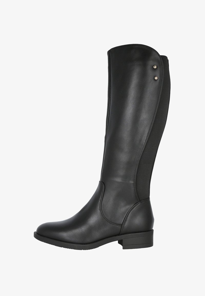 Bota alta de cuero negro con tacón bajo, puntera redondeada y panel elástico en la parte trasera para un ajuste ceñido, con dos tachuelas metálicas cerca de la parte superior.