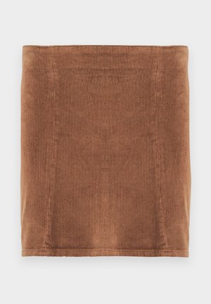 Pruunist korduroo kangast toru, millel on tekstuurilised vertikaalsed ribad. Siledad servad ja ühtlane värvikuju kogu pinna ulatuses. Sobib kihiliseks kandmiseks.