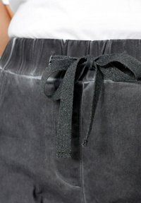 MIAMODA Teplákové kalhoty - gray denim