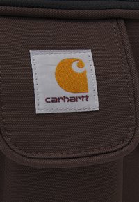 Carhartt WIP ESSENTIALS BAG SMALL UNISEX - Taška s příčným popruhem - tobacco