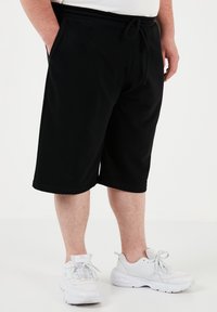 Buratti PLUS SIZE - Spodnji deli trenirk - black