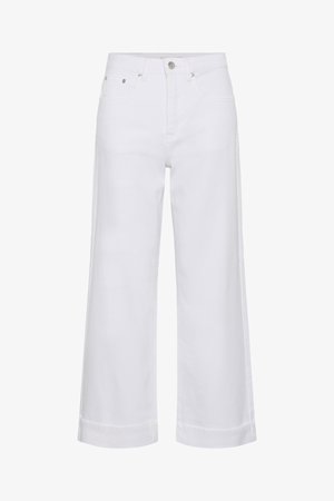 Høytlivde, hvite vide, korte bukser med knappelukking foran og beltehemper, med to frontlommer og en ren kant.