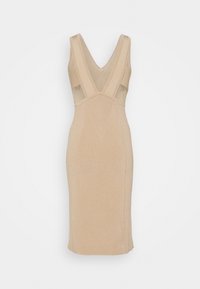 Robe midi beige sans manches en maille, avec un décolleté en V profond et des panneaux en mesh transparent sur le buste et les côtés.