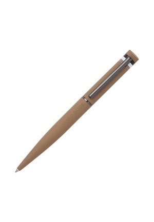 Mat beige balpen met zilveren clip en bovenring, met de merknaam "HUGO BOSS" in reliëf op de penstift.