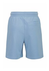 Lichtblauwe shorts van zacht materiaal, met een elastische tailleband en een klein achterzakje voor opslag. Gladde textuur en nette randen.